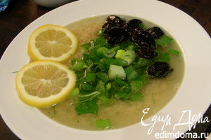 Рецепт - легкий греческий суп с рисом, маслинами и зеленью