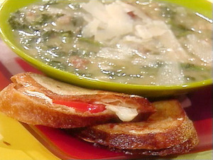 Рецепт - суп из брокколи, сосисок и фасоли