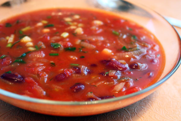Рецепт - острый томатный суп с фасолью