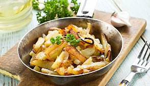Рецепт - Картофель с перцем и луком