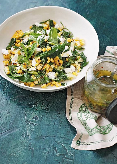 Рецепт - салат из кукурузы, запеченной на гриле, с фетой и мятой