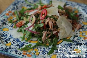 Рецепт - салат из гречки с копченой курицей, помидорами и руколой