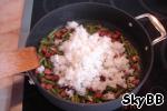 Рецепт - кау пад колбасини - жареный рис с колбасой и зеленой фасолью