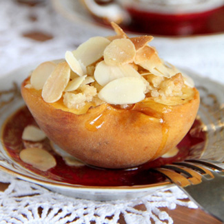 Рецепт - персик, запечённый с овсянкой, мёдом и миндалём
