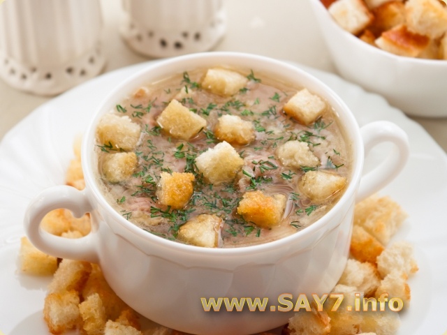 Рецепт - суп с горохом, беконом и сухариками