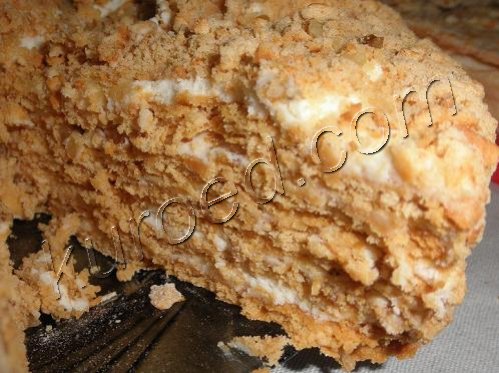 Торт медовик со сметанным кремом. Рецепт приготовления бисквитного медового коржа со сметанным кремом.