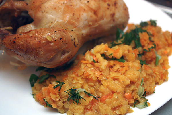 Рецепт - курица с базиликом и гарниром из моркови