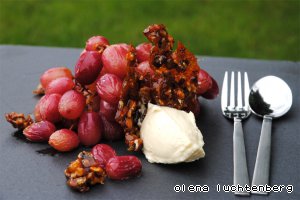 Рецепт - теплый виноград с маскарпоне и ореховой карамелью