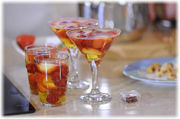 Рецепт - летний десерт – желе из шампанского с ягодами