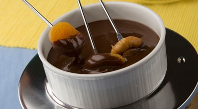 Рецепт - шоколадное фондю с сухофруктами