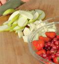Рецепт - фруктово-ягодный наполеон в мятном сиропе