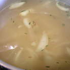 Рецепт - суп с карамелизированным луком, перловкой и листовой капустой (или латуком)