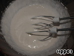 Рецепт - сливовый пирог с решеткой из безе
