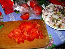 Рецепт - томатный суп с морепродуктами и гренками