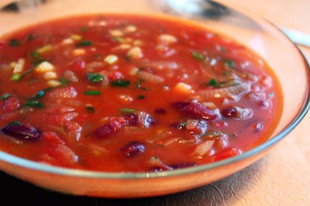 Рецепт - суп с фасолью и грибами по-закарпатски.