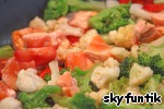 Рецепт - семга с овощным гарниром в сливочно-грибном соусе