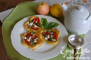 Рецепт - тарталетки с помидорами и соусом песто
