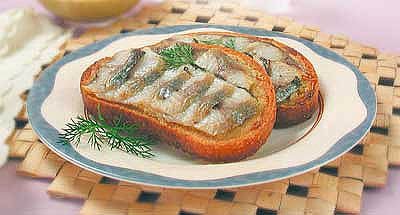 Рецепт - Горячие закуски с рыбой : Горячая сельдь с гренками