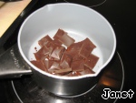 Украшение из шоколада для торта. Как приготовить шоколадные украшения для кондитерских изделий.
