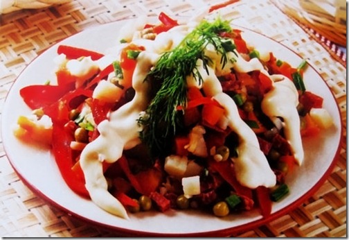Рецепт - салат с копченой колбасой и перцем