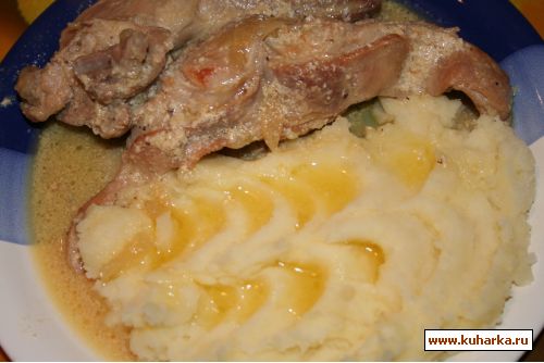 Тушёный картофель с мясом в посуде