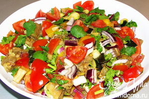 Рецепт - тёплый салат из запечёных баклажанов,цукини,перца и свежих помидорок,лука,чеснока,кинзы