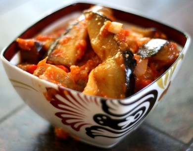 Рецепт - баклажаны под овощным соусом