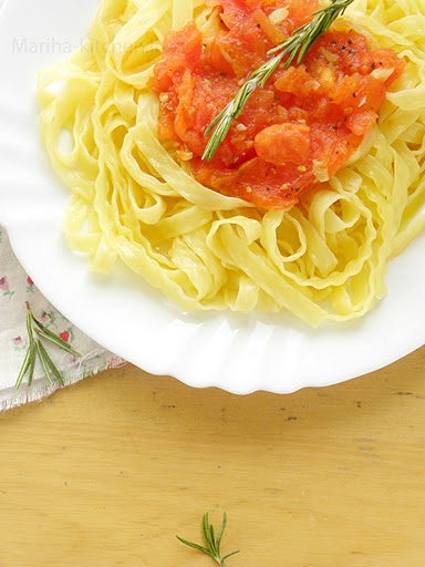 Рецепт - паста с томатным соусом и розмарином