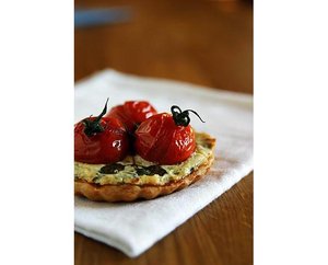 Рецепт - сырные тарталетки с помидорами-черри
