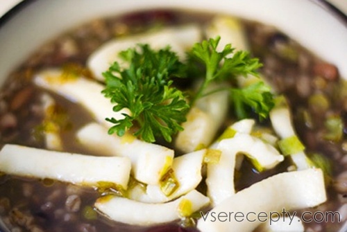 Рецепт - суп с бобами и кальмарами Первые блюда