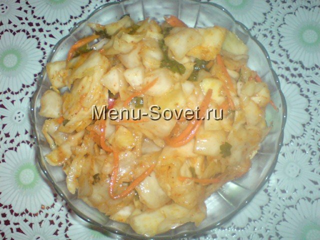 Рецепт - салат из квашеной капусты с яблоками и брусникой Провансаль