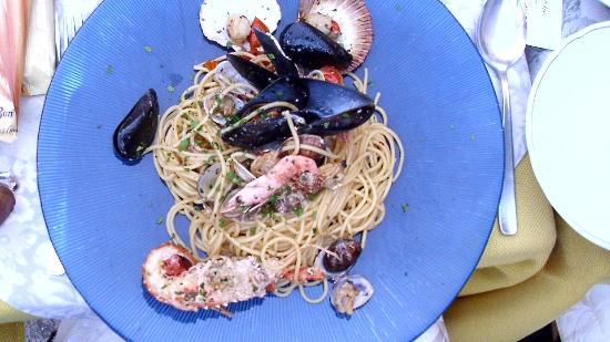 Рецепт - спагетти неро с морскими гребешками