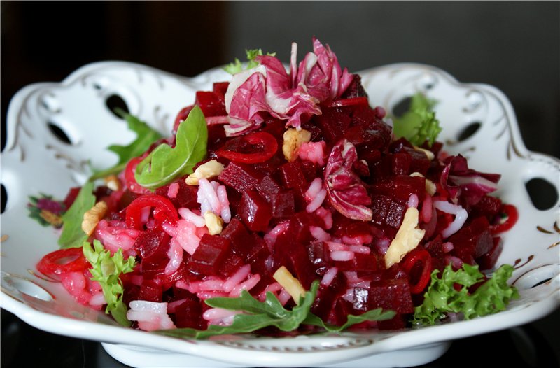       ( beetroot salad whis goat cheese )