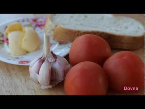бутерброд с чесноком и помидорами