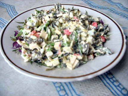 Салат с морской капустой и тунцом