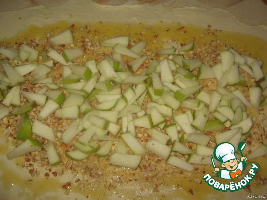 Рецепт - слоeный рулет с яблоками, миндалeм и мeдом