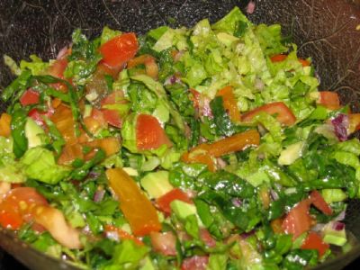 Рецепт - салат с хурмой и авокадо