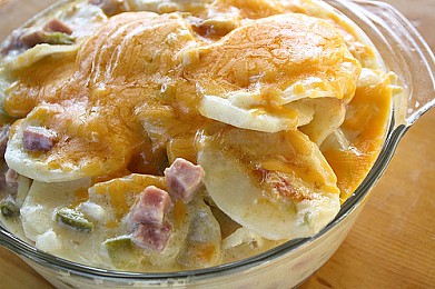 Рецепт - запеченный картофель с ветчиной и сыром