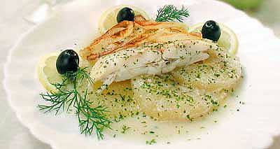 Рецепт - Блюда из рыбы и морепродуктов : Камбала, тушенная с яблоками