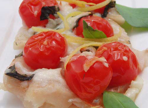 Рецепт - треска с помидорами и моцареллой