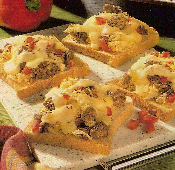 Рецепт - запеченный тост с фаршем, помидорами, сыром