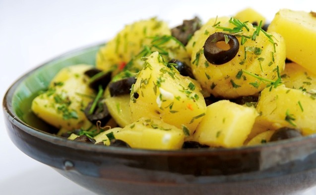 Рецепт - пряный картофель с маслинами и каперсами
