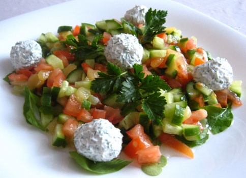 Рецепт - салат с шариками из феты, укропа и маслин