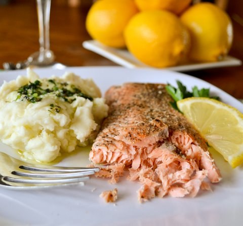 Рецепт - Блюда из рыбы и морепродуктов : Запеченный лосось
