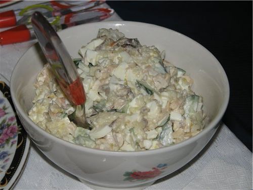 Рецепт - кальмары с рисом, яйцом и зеленым горошком